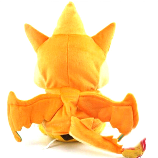 Λούτρινο Κουκλάκι Pikachu με καπέλο Charizard
